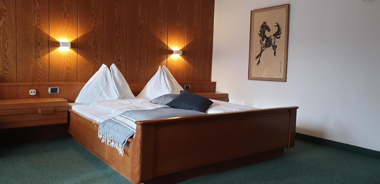 Hotel Schoenbrunn Merano Esterno foto