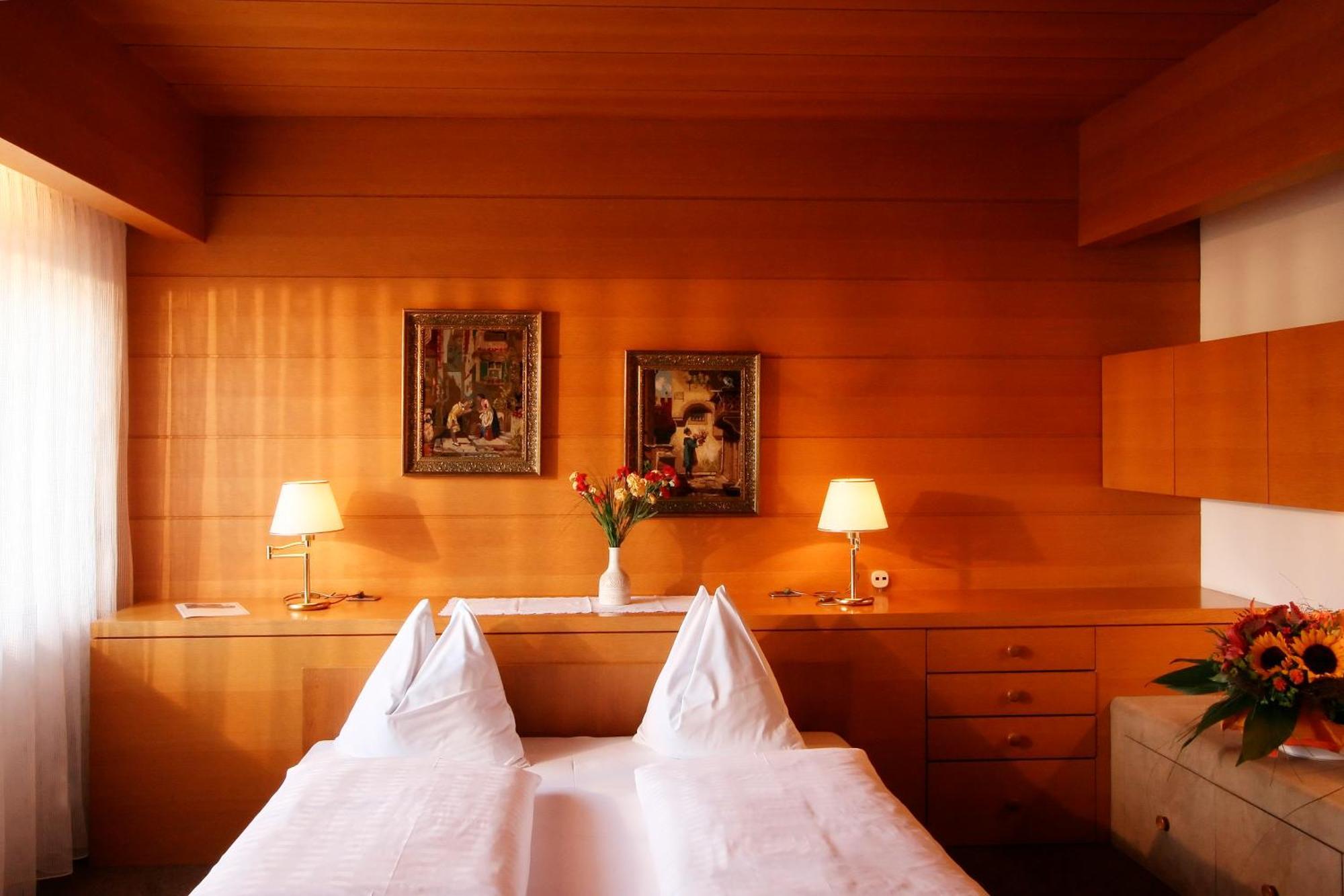 Hotel Schoenbrunn Merano Esterno foto