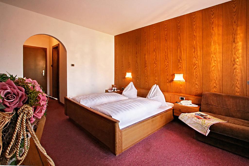 Hotel Schoenbrunn Merano Esterno foto